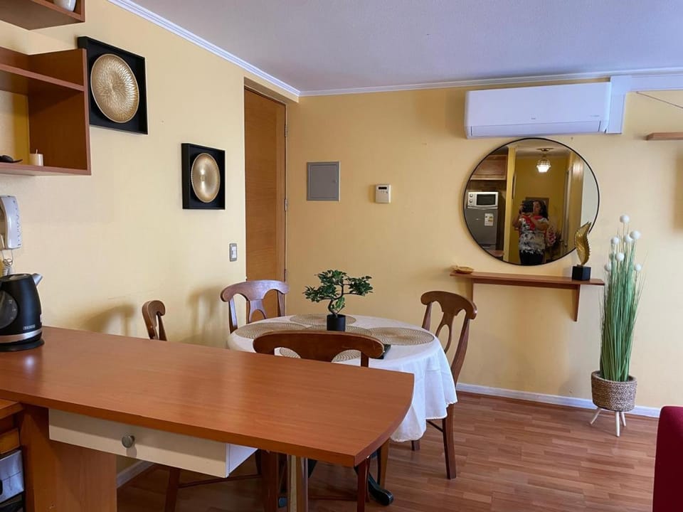 Kitchen or kitchenette, Dining area, air conditioner
