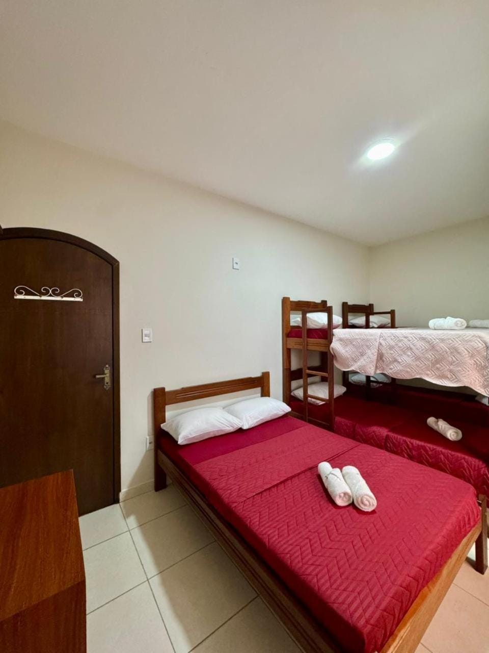 Bed, Photo of the whole room, bunk bed, towels