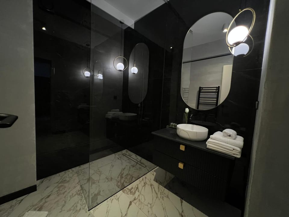 Shower, Bathroom, towels