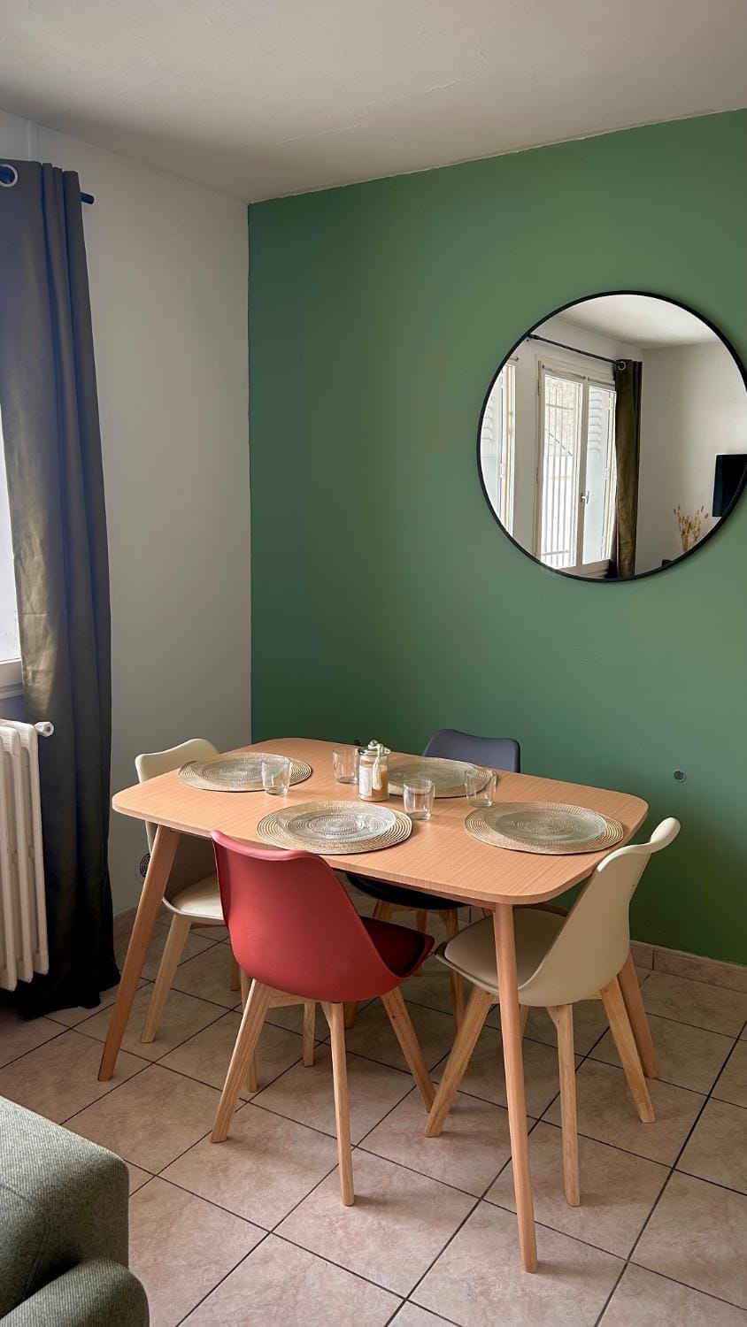 Seating area, Dining area