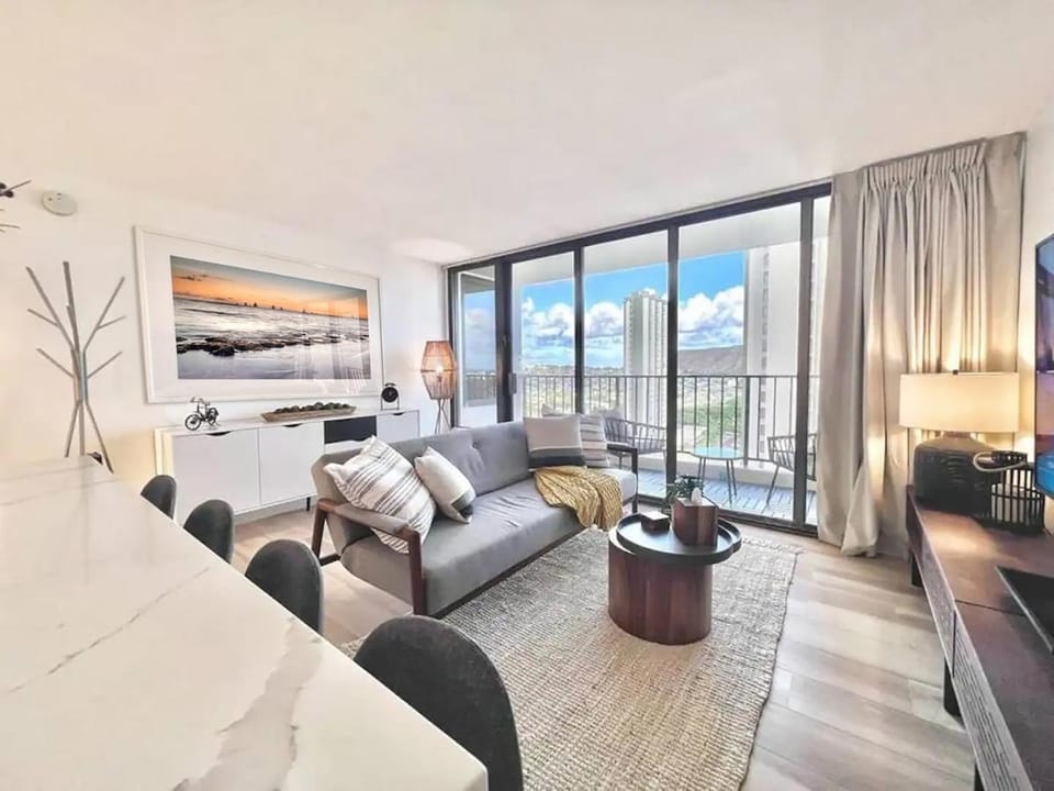 NEW Waikiki Banyan Ocean and Diamond Head View Apartment in Honolulu