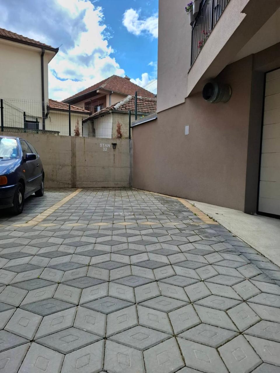 Patio, Parking