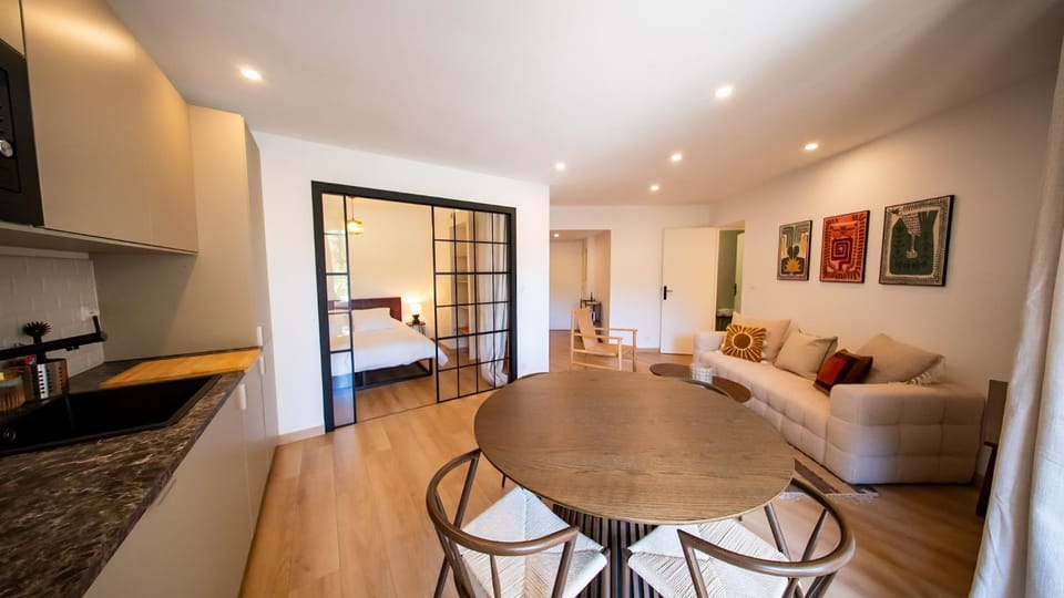 Living room, Dining area