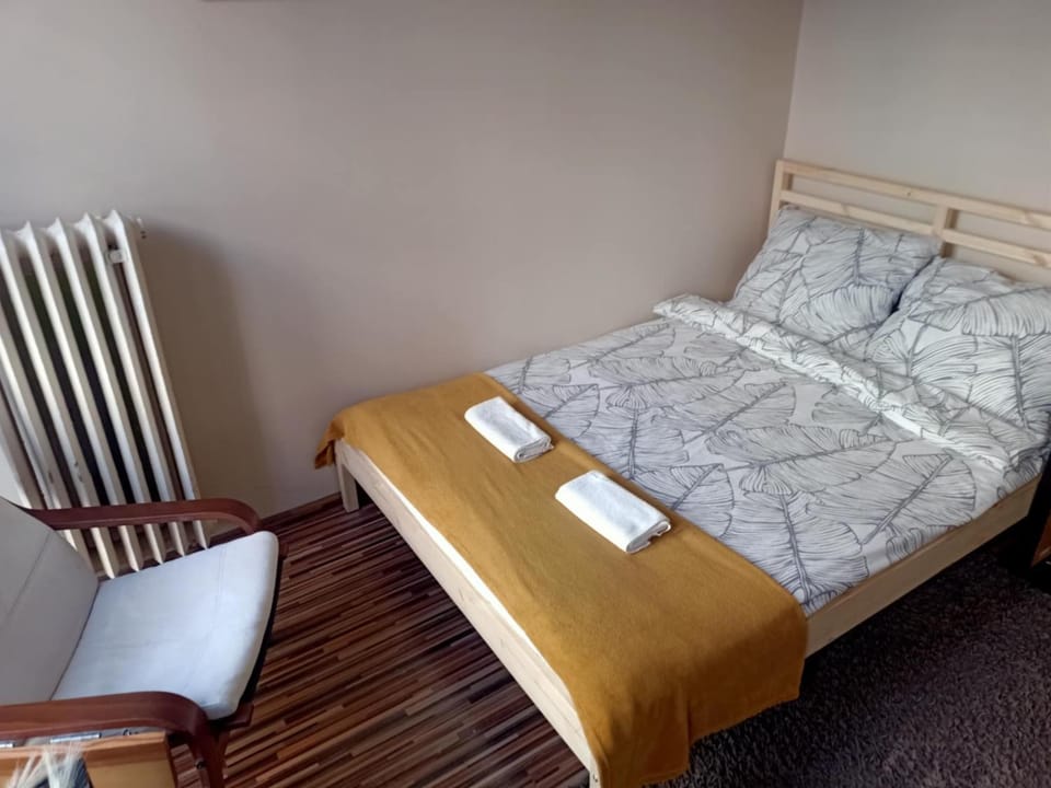 Bed, Photo of the whole room, Bedroom, internet, towels