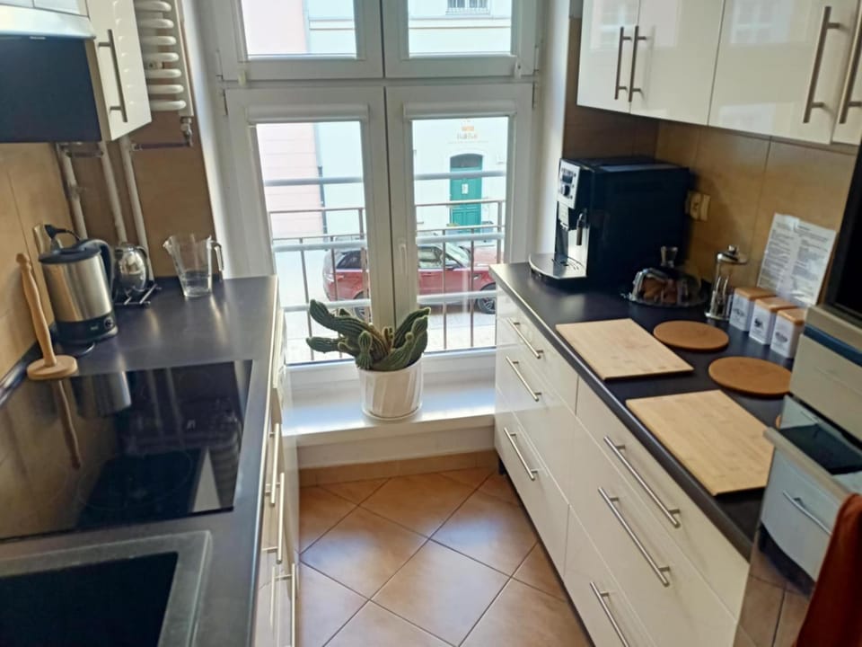 Coffee/tea facilities, Kitchen or kitchenette, dishwasher, microwave, oven, stove
