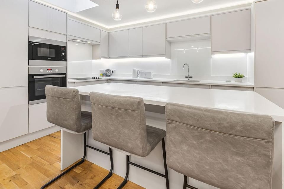 Great spacious house with parking and garden House in Hove