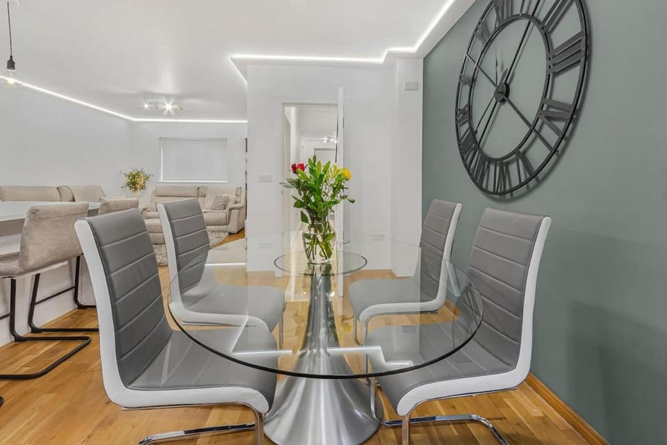 Great spacious house with parking and garden House in Hove