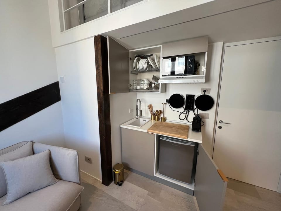 Kitchen or kitchenette
