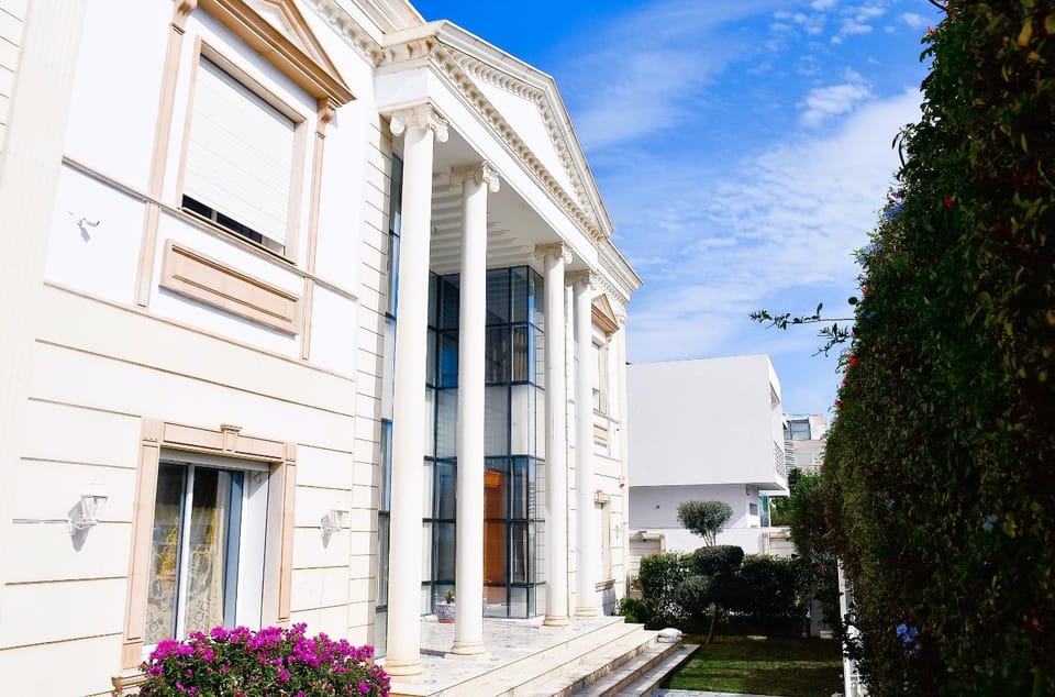 Property building, Facade/entrance, Garden