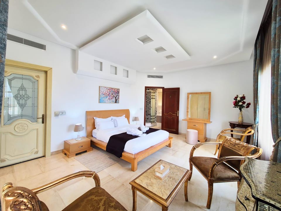 L'Orchidée - Suites de Luxe avec Piscine Chauffée et Vue sur le Lac de Tunis Bed and Breakfast in Tunis Governorate, Tunisia