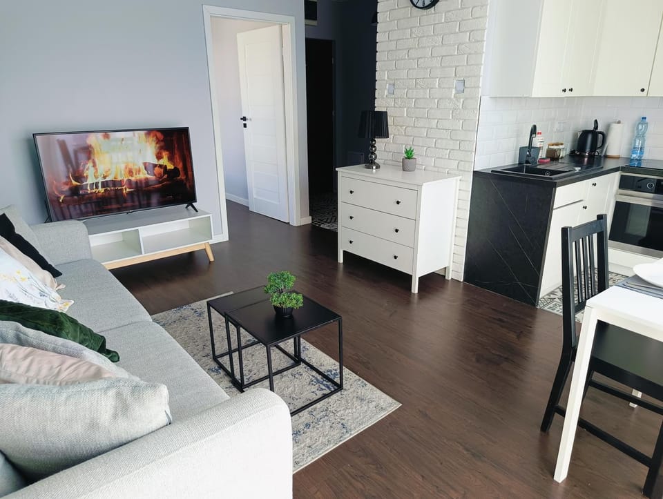 Communal lounge/ TV room, TV and multimedia, Seating area, Dining area
