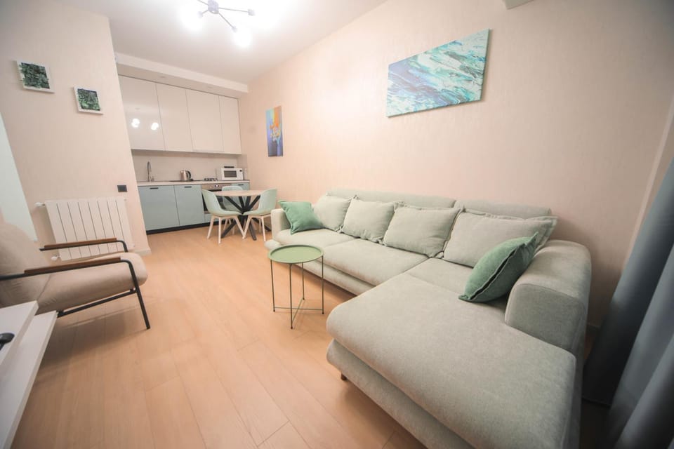 Kitchen or kitchenette, Living room, Seating area, kitchen