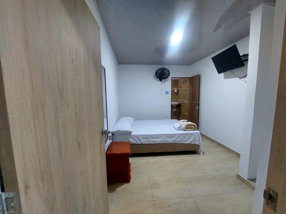 TV and multimedia, Photo of the whole room, towels, wardrobe