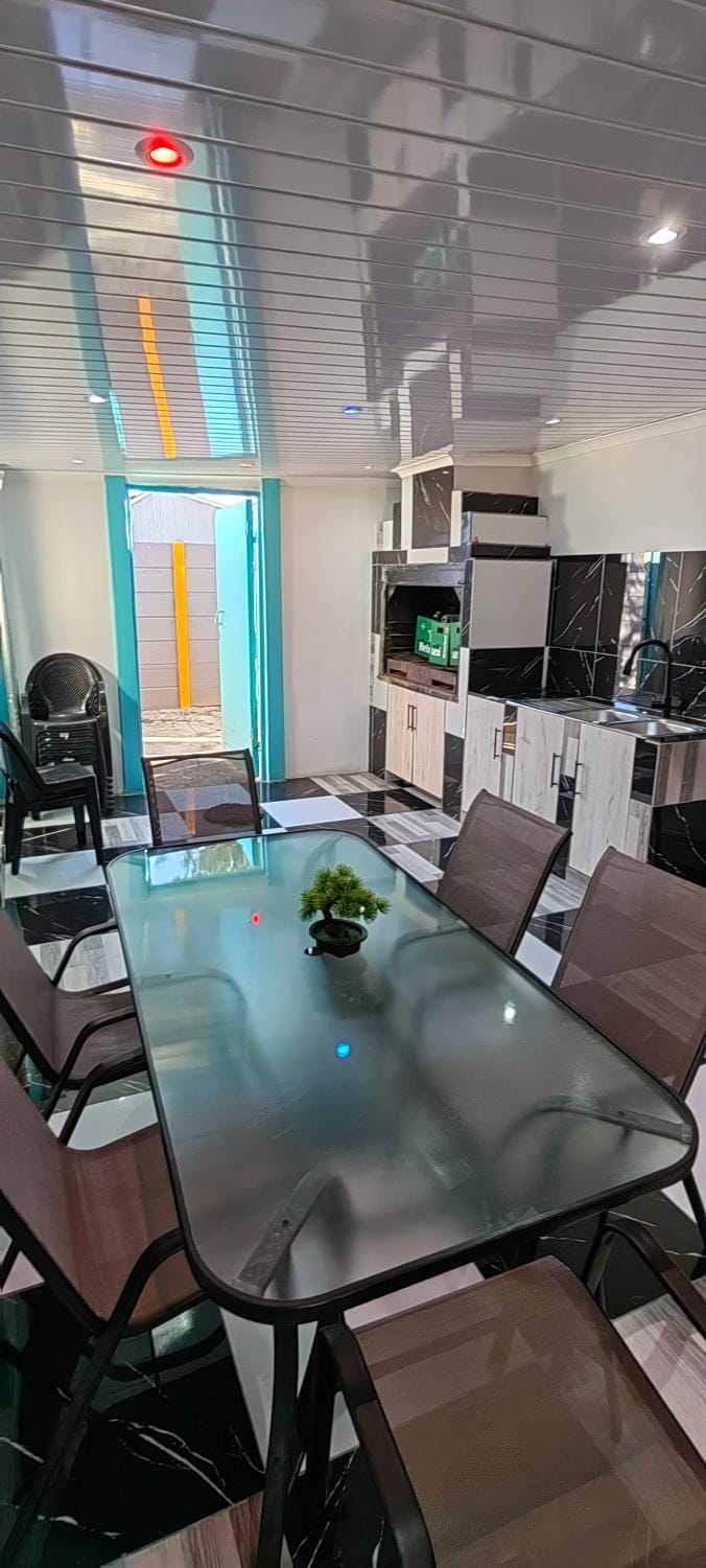 Neo & Ruks Sleep & Go Goodwood Bed and Breakfast in Cape Town