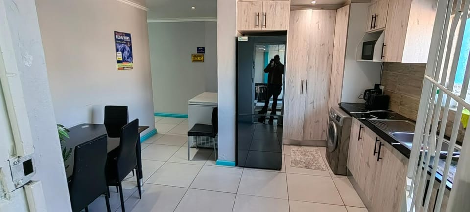 Neo & Ruks Sleep & Go Goodwood Bed and Breakfast in Cape Town