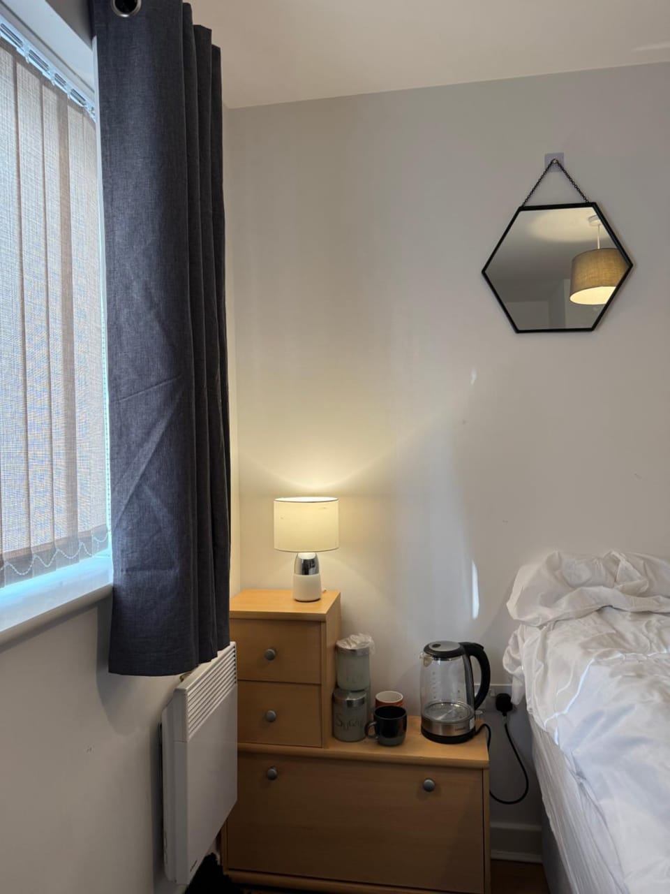 1 private room & a toilet in 2bed apartment Vacation rental in Salford