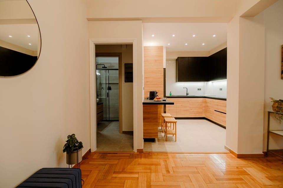 Kitchen or kitchenette, minibar, oven