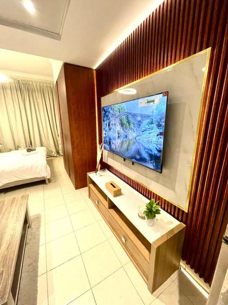 Ultra Luxury Chic Studio in JLT Apartment in Dubai