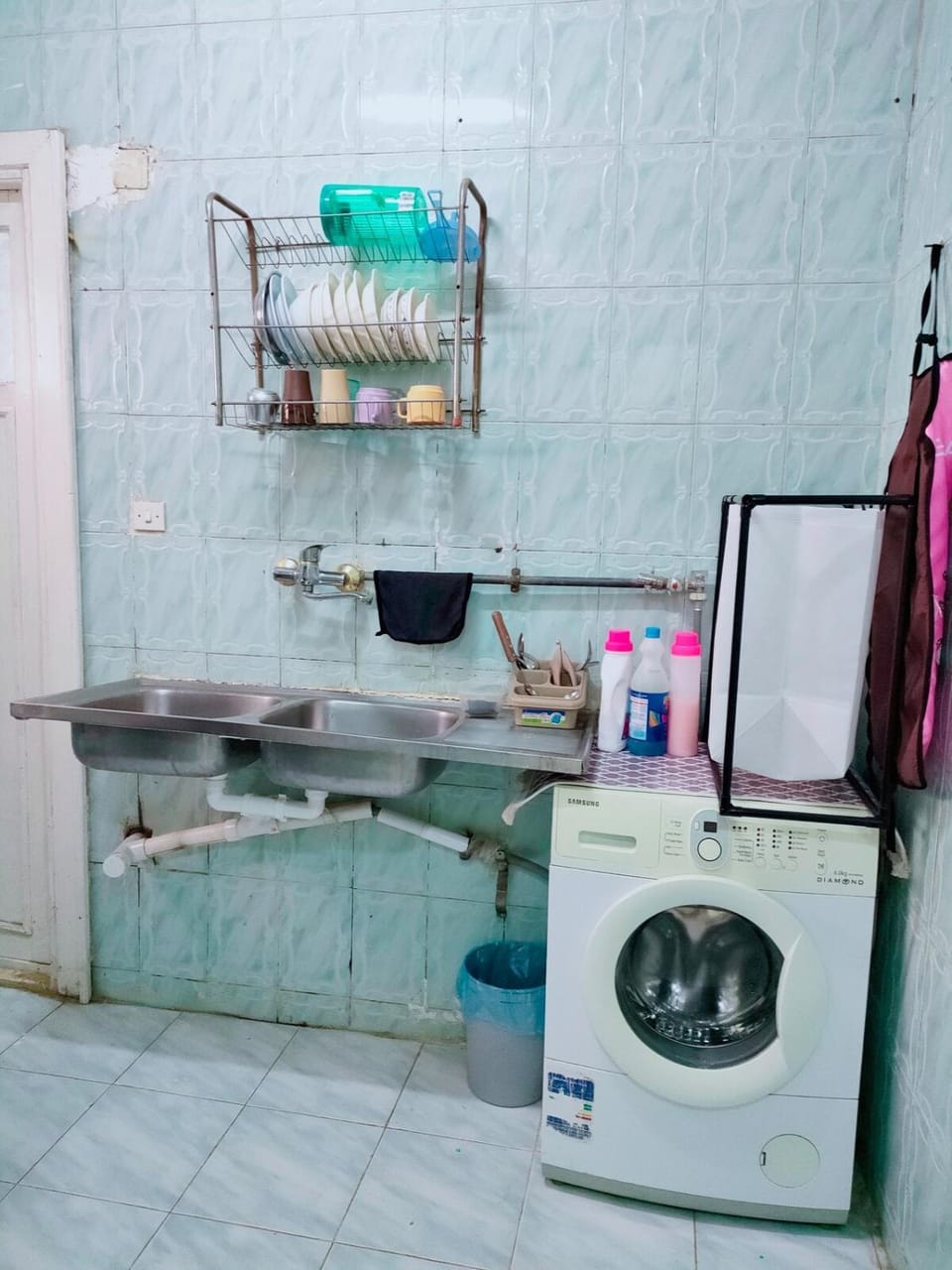 Kitchen or kitchenette, stove, washing machine, dryer, Internal: Not applicable to any particular room
