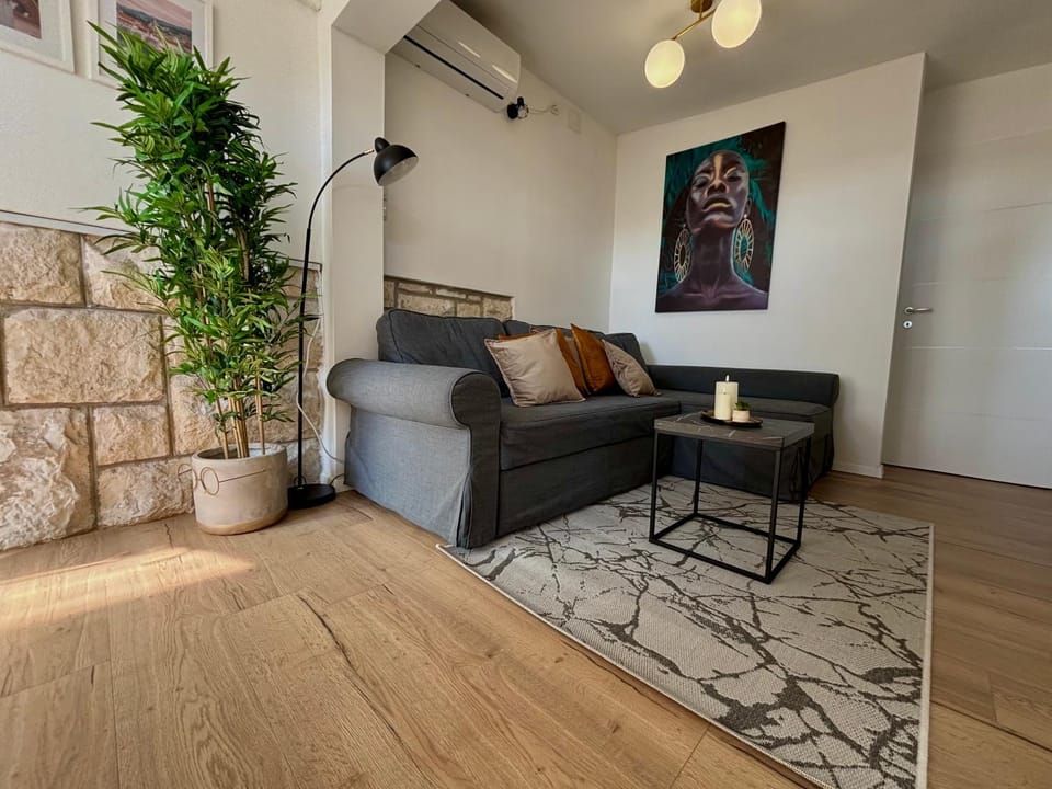 Living room, Seating area, air conditioner