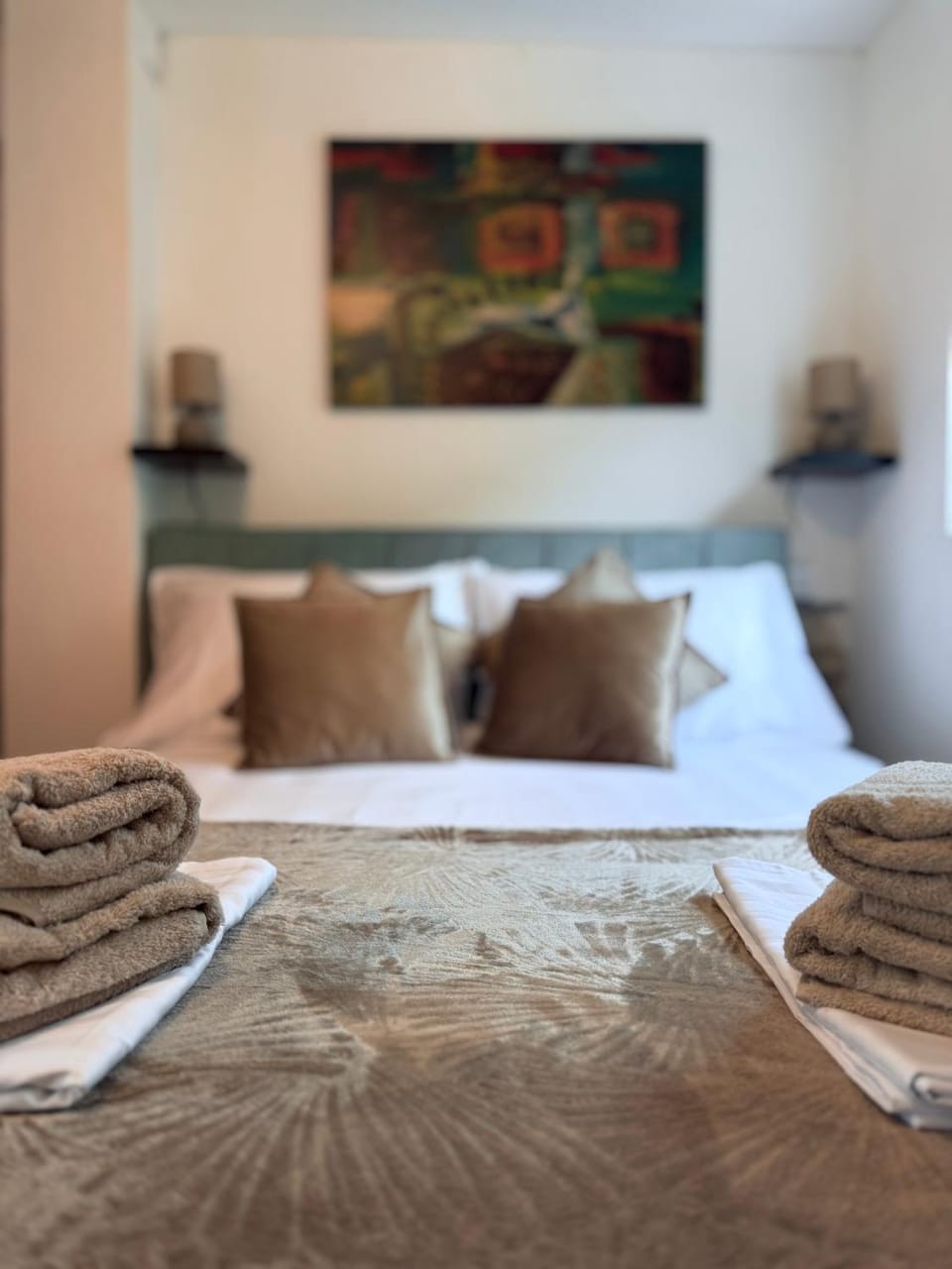 Bed, Photo of the whole room, Bedroom, towels