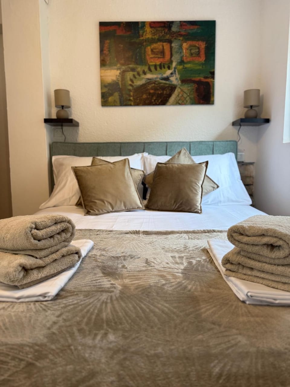 Bed, Photo of the whole room, Bedroom, towels