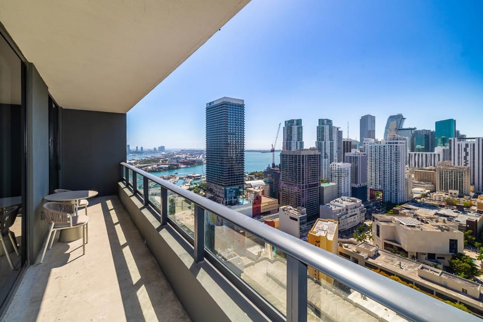 View (from property/room), Balcony/Terrace, City view
