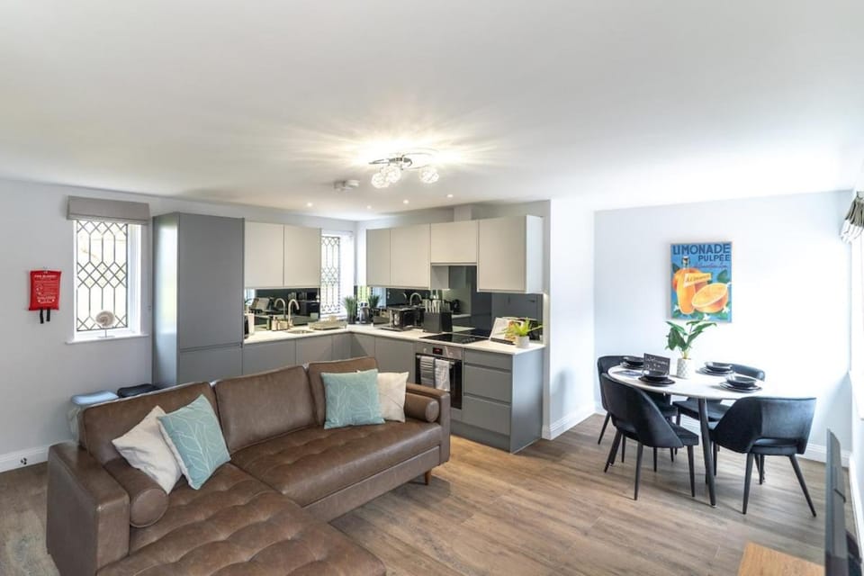 Kitchen or kitchenette, Living room, Seating area, Dining area, pet friendly