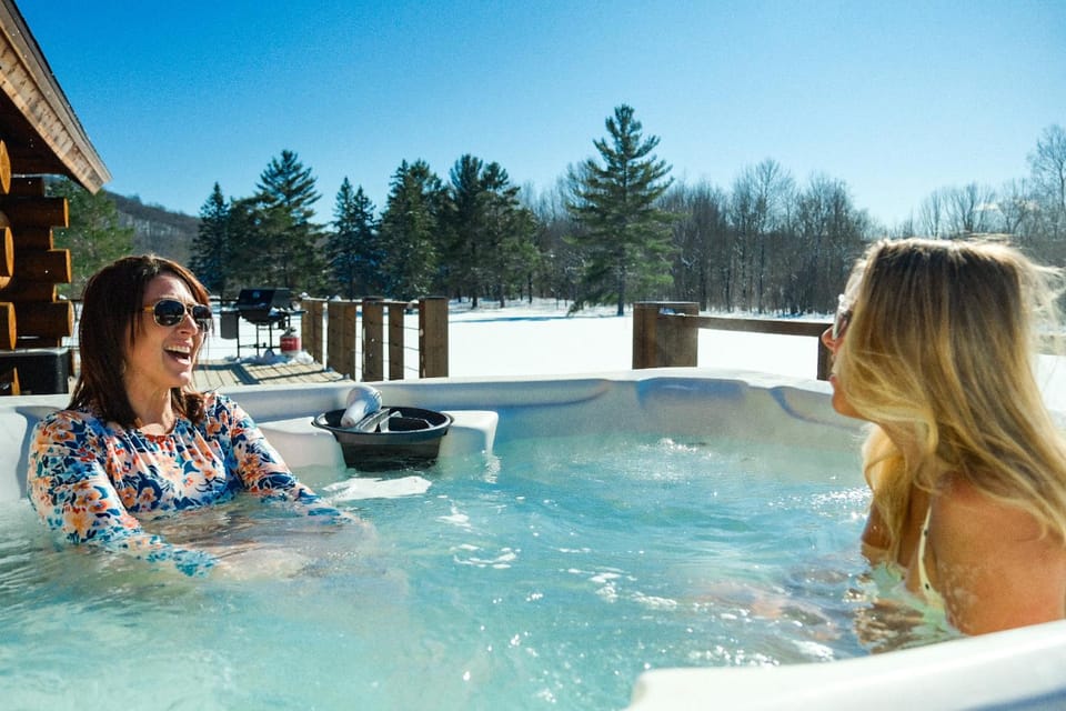 Patio, People, Natural landscape, Winter, Hot Tub