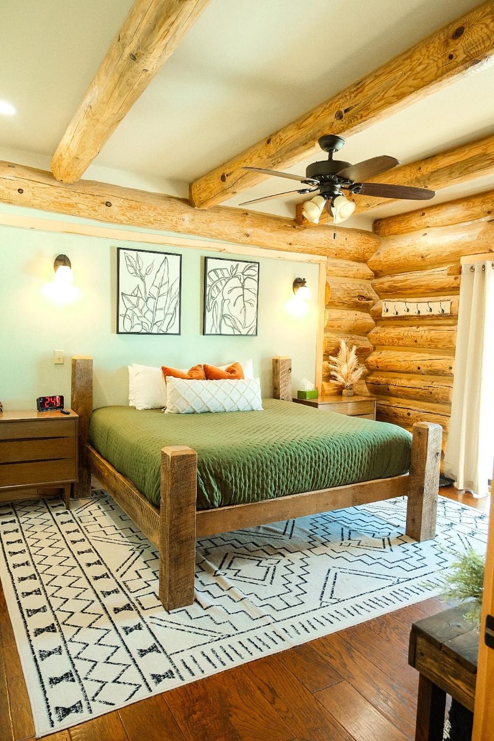 Bed, Photo of the whole room, Bedroom