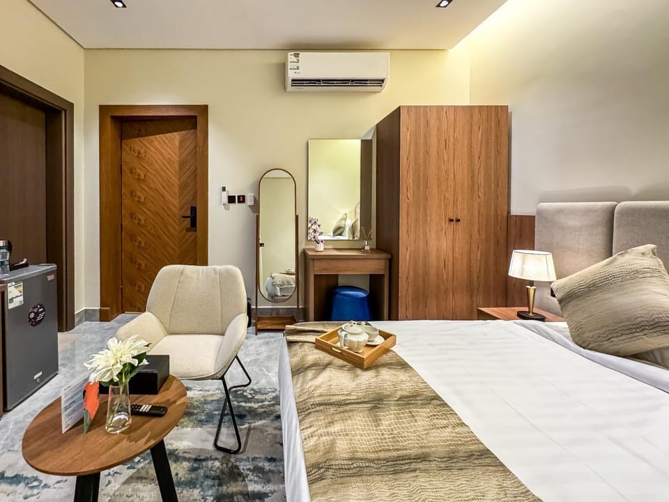 Seating area, Bedroom