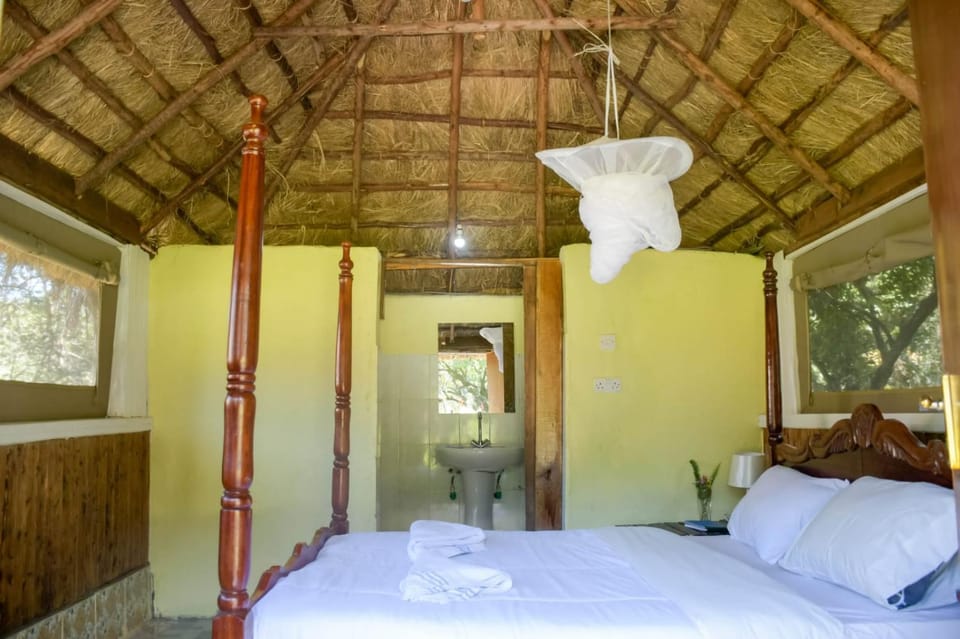 Giraffe Hills Mara Camp Hotel in Kenya