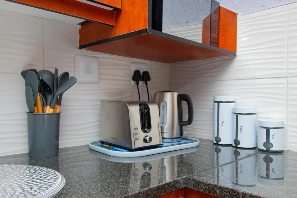 Coffee/tea facilities, microwave, toaster