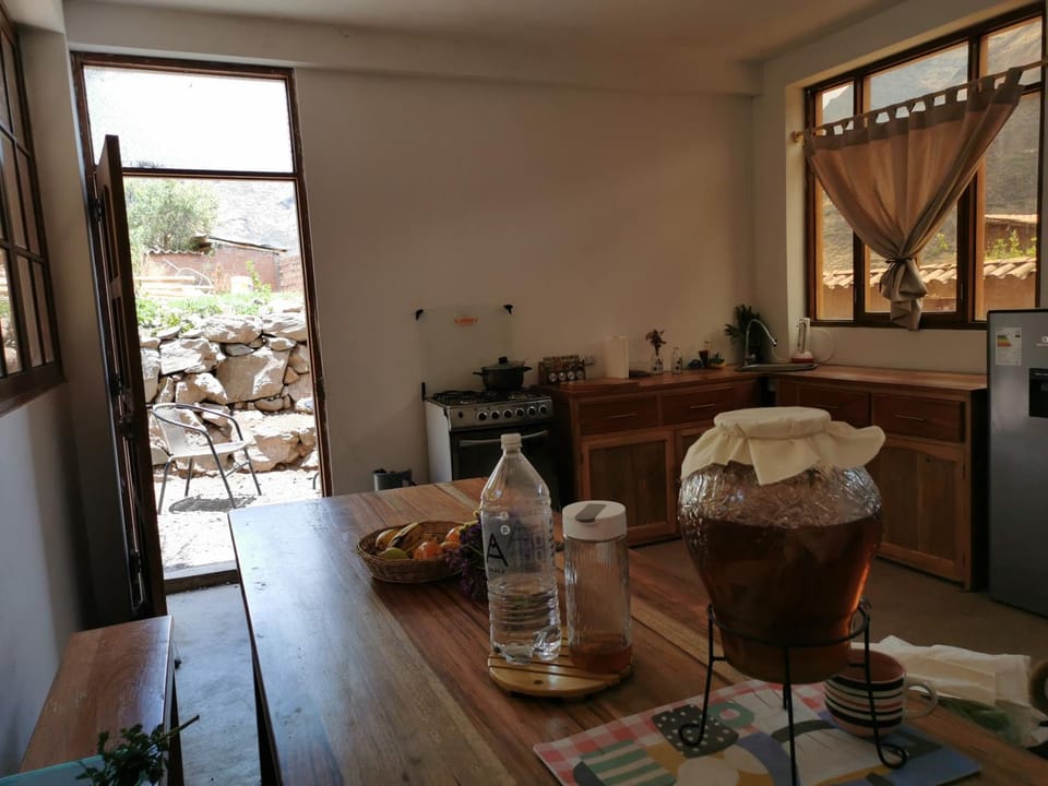 Kitchen or kitchenette, Seating area, Dining area