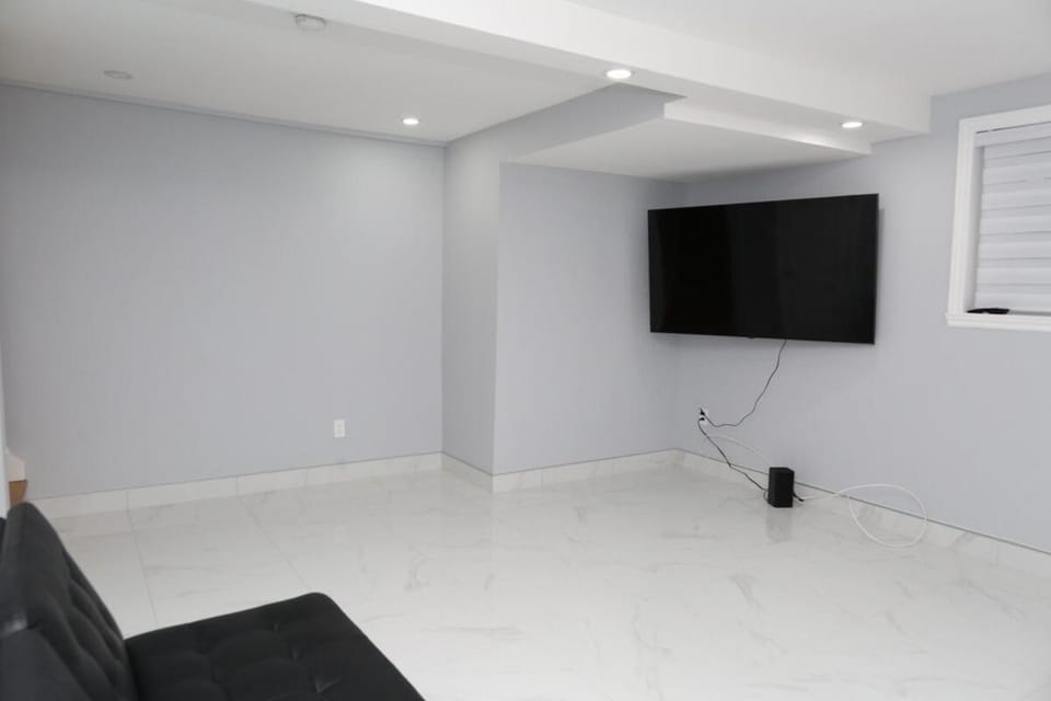 Appartement 3 chambres avec SOUS-SOL Apartment in Laval