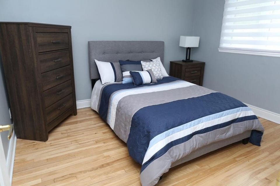 Appartement 3 chambres avec SOUS-SOL Apartment in Laval