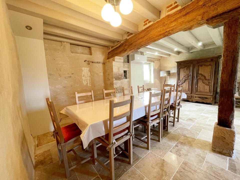 Gîte paisible avec jardin à Chédigny - FR-1-381-611 House in Centre-Val de Loire