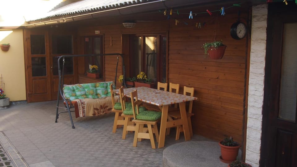 BBQ facilities, Garden, Seating area