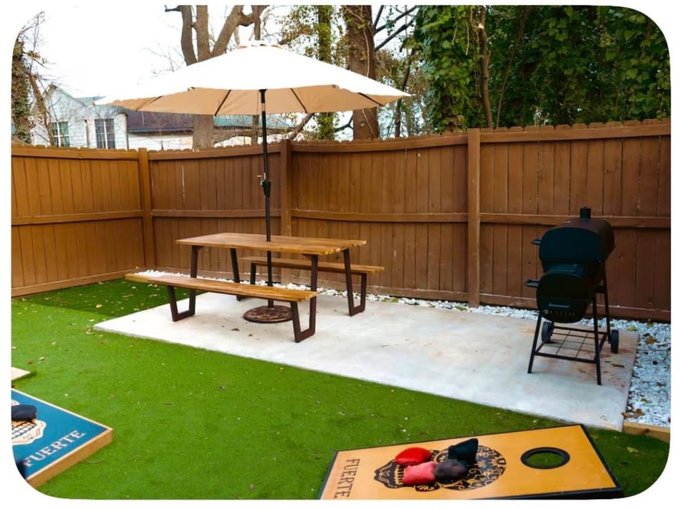 Luxe Family Oasis 7 beds 2 and a half Spa like Baths Sleeps 14 Villa in Atlanta