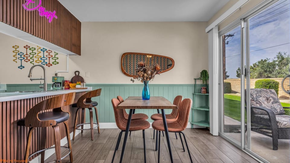 Mid-Century stay with Pool ,Golf Retreat and cool Comfort Apartment in Indio