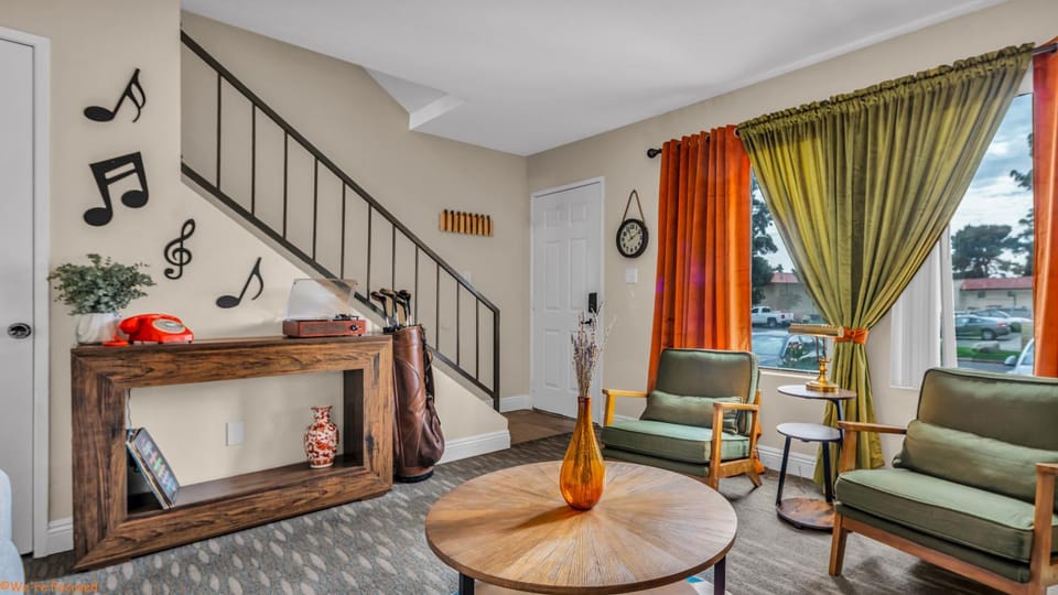 Mid-Century stay with Pool ,Golf Retreat and cool Comfort Apartment in Indio