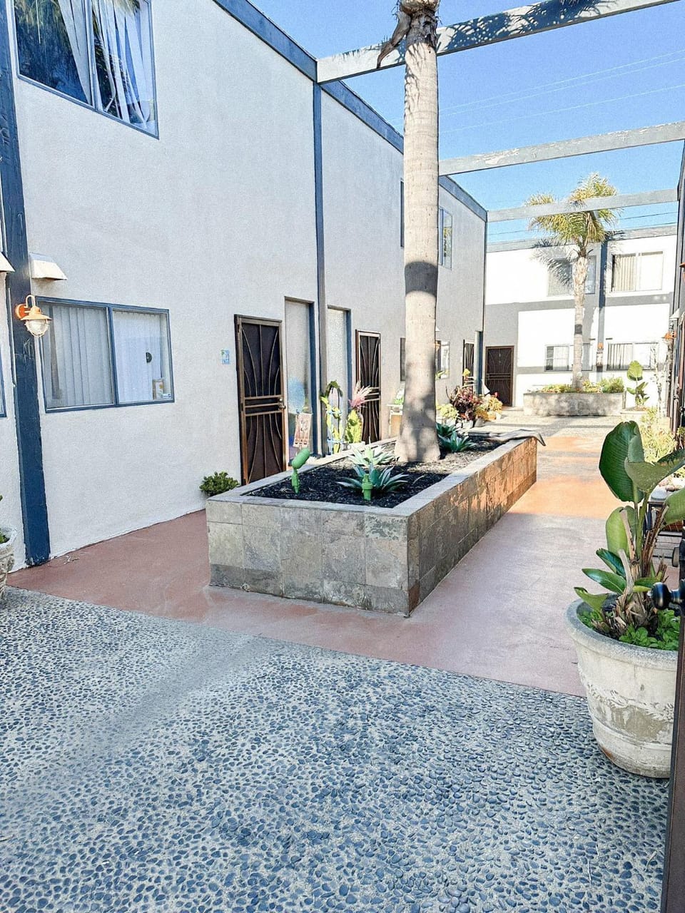 Redondo Beach 2 Bedroom Townhouse Apartment in Redondo Beach