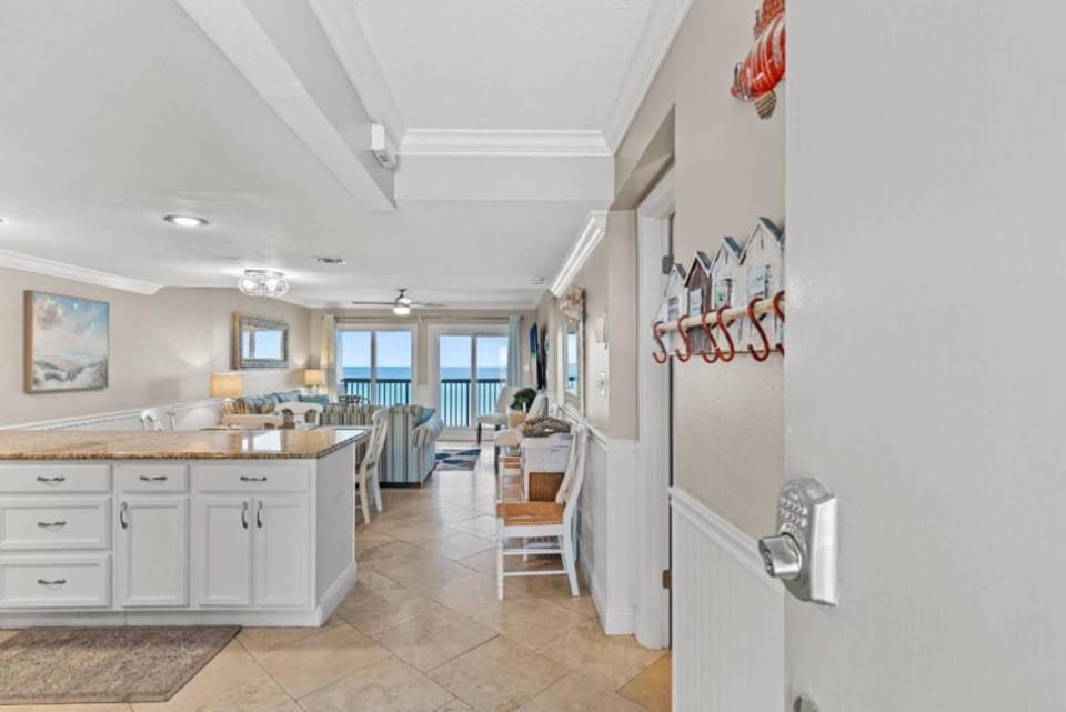 Facade/entrance, View (from property/room), Kitchen or kitchenette, Dining area