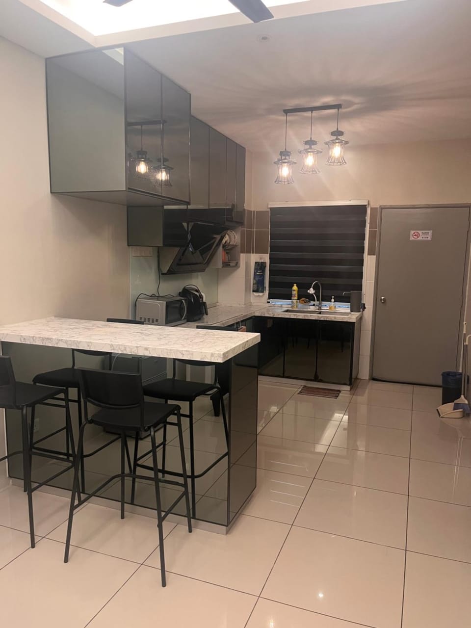 Kitchen or kitchenette, Dining area, minibar, stove