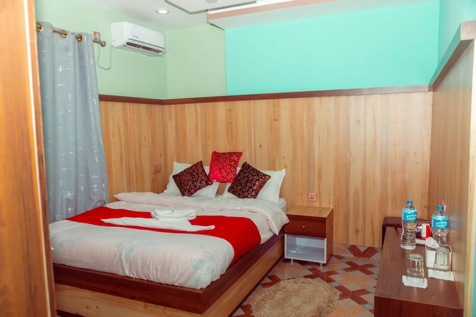 Photo of the whole room, Bedroom, wardrobe, air conditioner