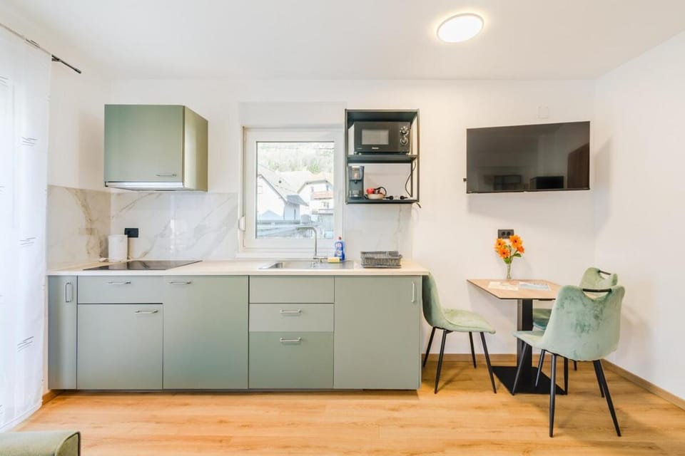 TV and multimedia, Kitchen or kitchenette, Dining area