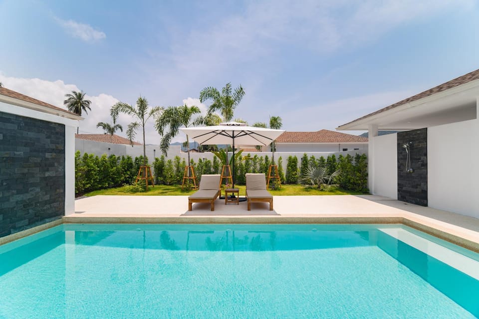 Property building, Patio, Spring, Day, Garden, Garden view, Pool view, Swimming pool, Swimming pool, sunbed