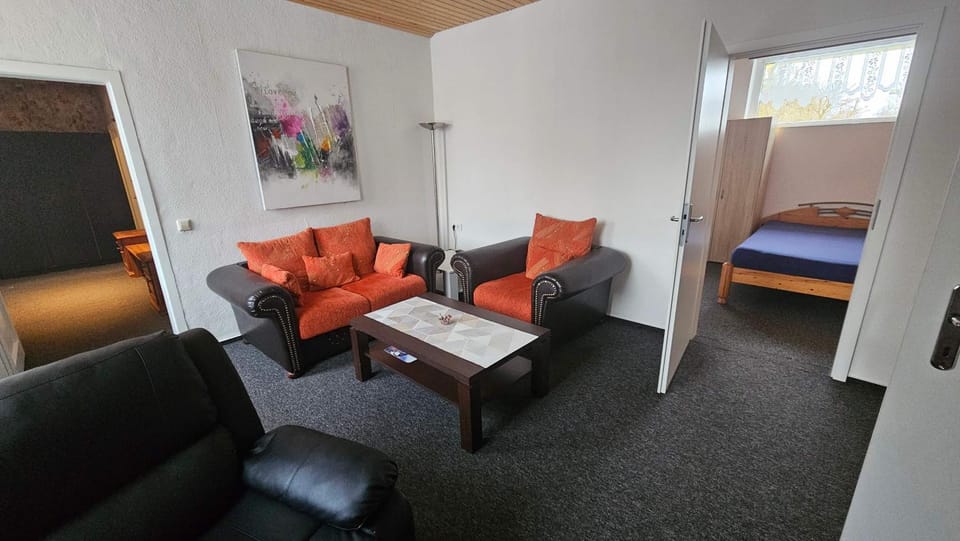 Living room, Photo of the whole room, Decorative detail, Seating area