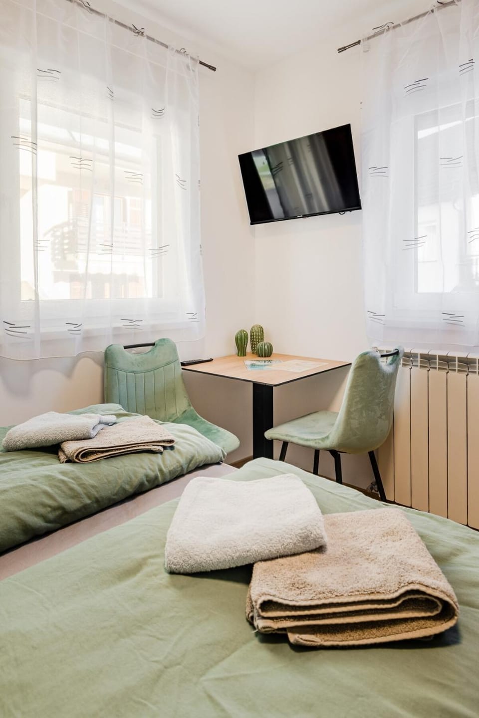 TV and multimedia, Bedroom, towels
