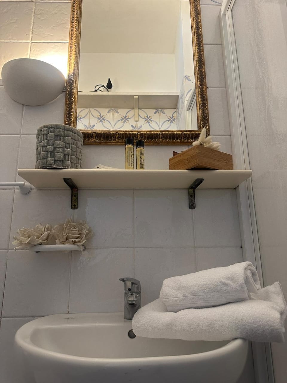 Bathroom, towels